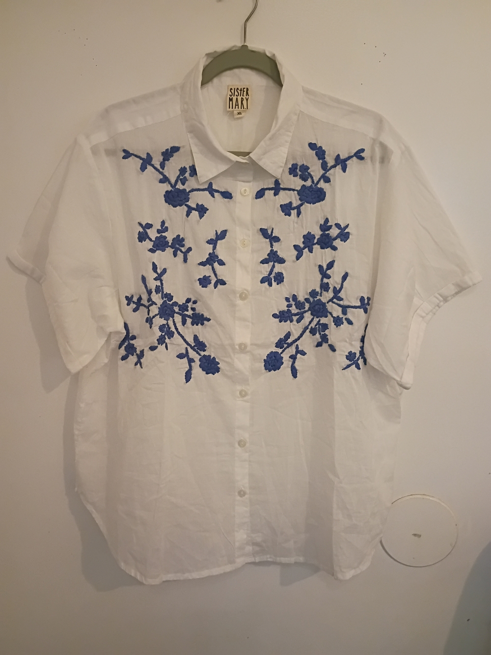 Sister Mary White Button-Down Shirt with Blue Floral Embroidery Sz XL